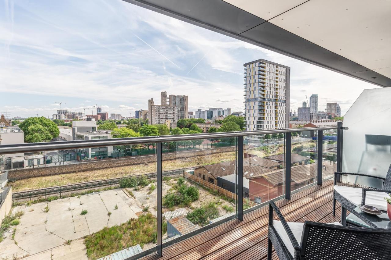 Lovely 3 Beds Penthouse Apartment London