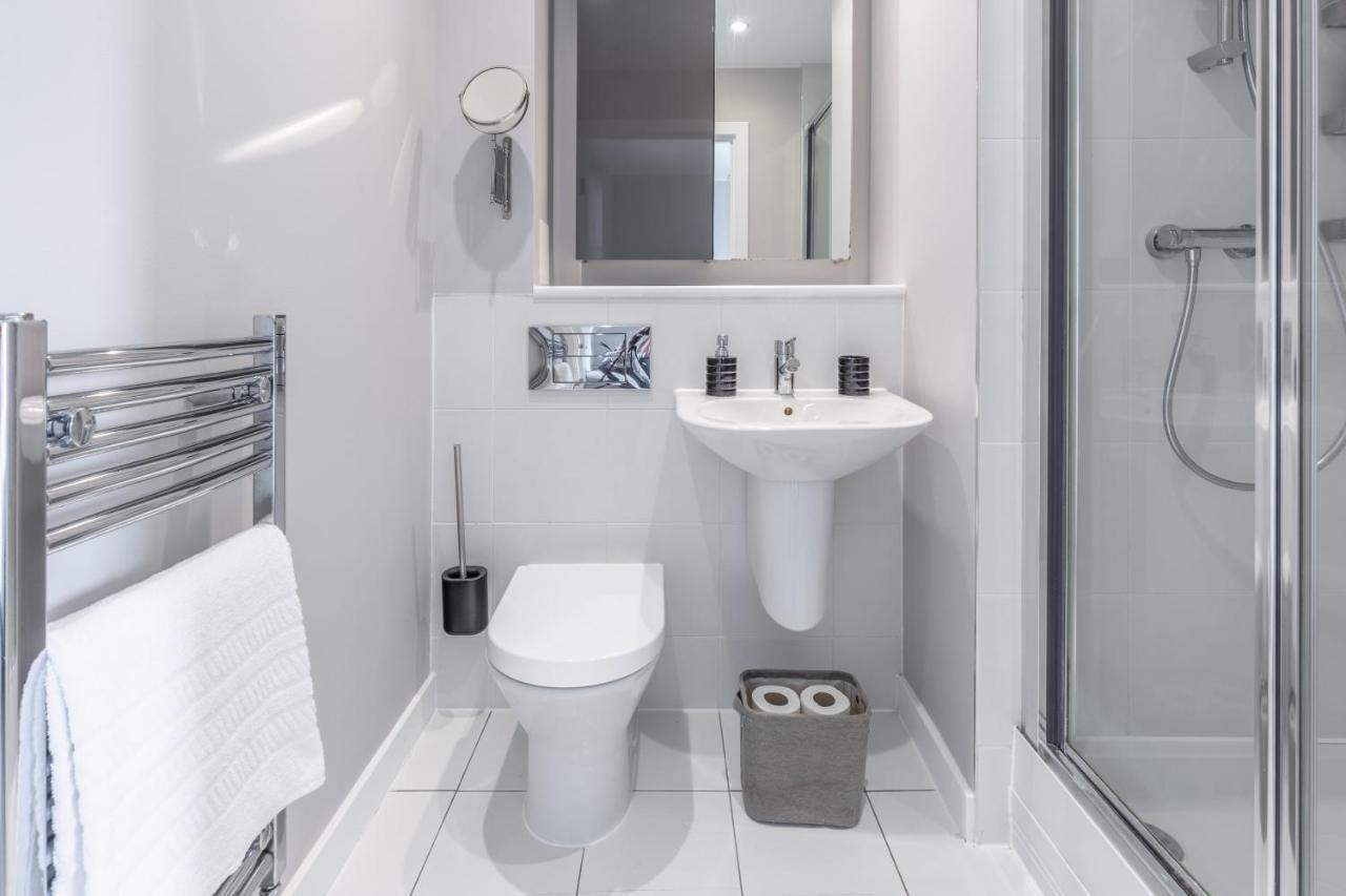 Lovely 3 Beds Penthouse * London