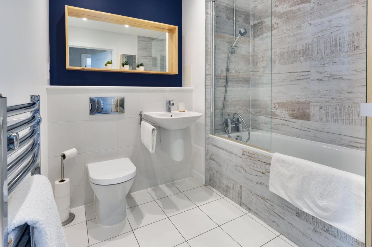 Lovely 3 Beds Penthouse Apartment London