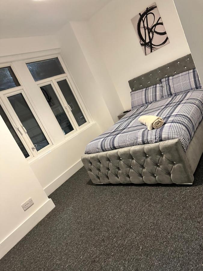 3 Bedroom House With Garden In Tottenham Holiday home London