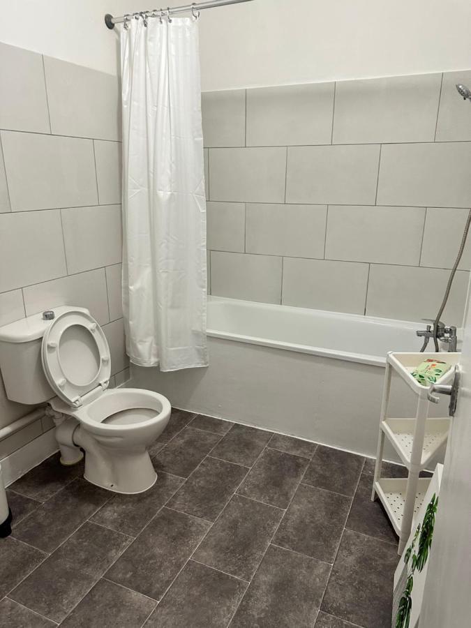 Holiday home 3 Bedroom House With Garden In Tottenham *