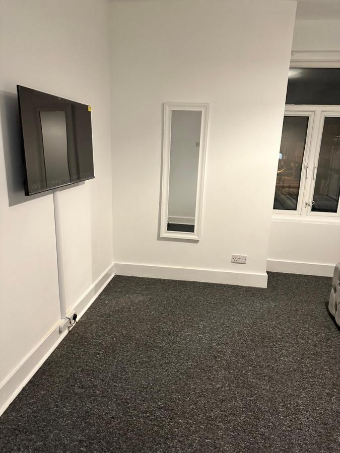 3 Bedroom House With Garden In Tottenham * Londen