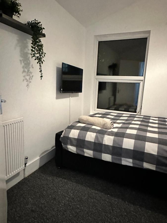 3 Bedroom House With Garden In Tottenham Holiday home