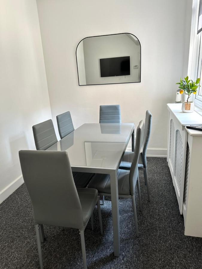 3 Bedroom House With Garden In Tottenham London
