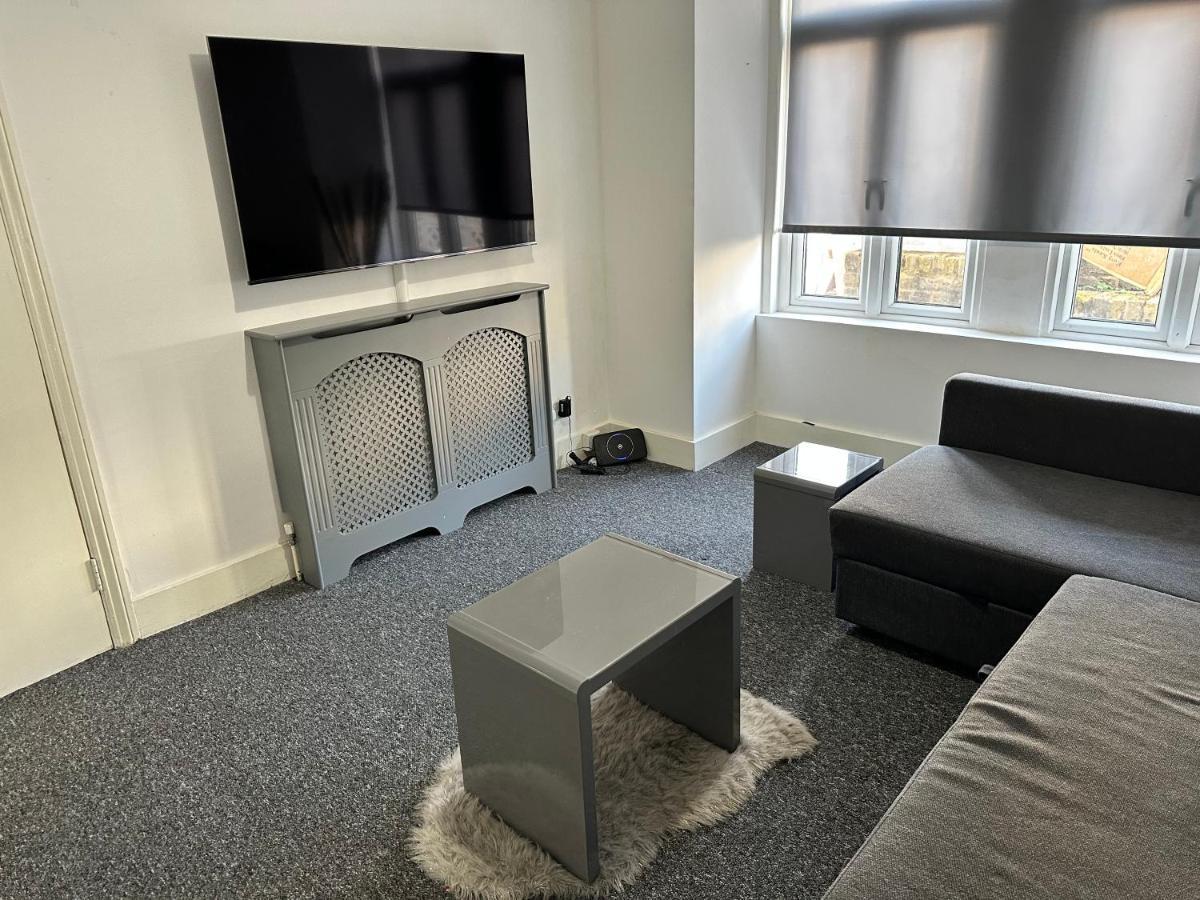 3 Bedroom House With Garden In Tottenham Holiday home *