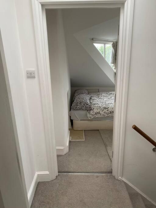 Cosy Attic Flat With Views Apartment *
