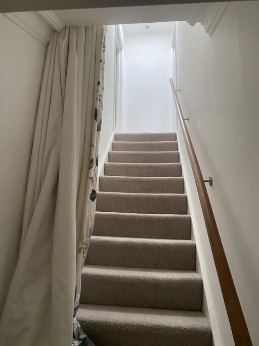 Cosy Attic Flat With Views Apartment
