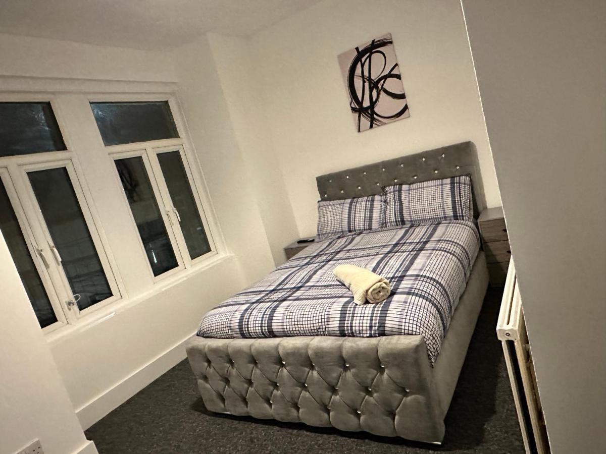 3 Bedroom House With Garden In Tottenham London