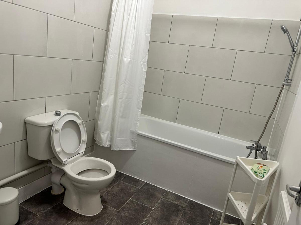 3 Bedroom House With Garden In Tottenham Holiday home London