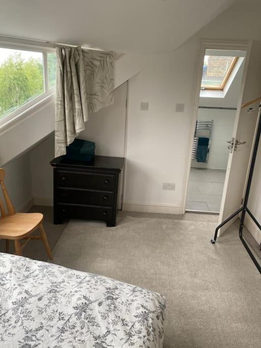 Cosy Attic Flat With Views *