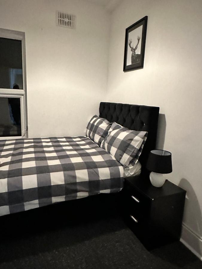 3 Bedroom House With Garden In Tottenham London
