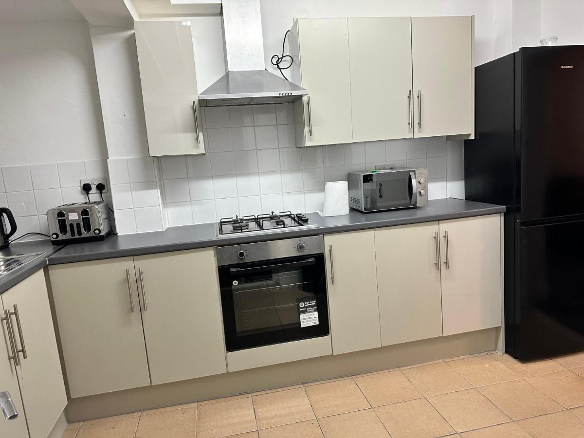 3 Bedroom House With Garden In Tottenham * London