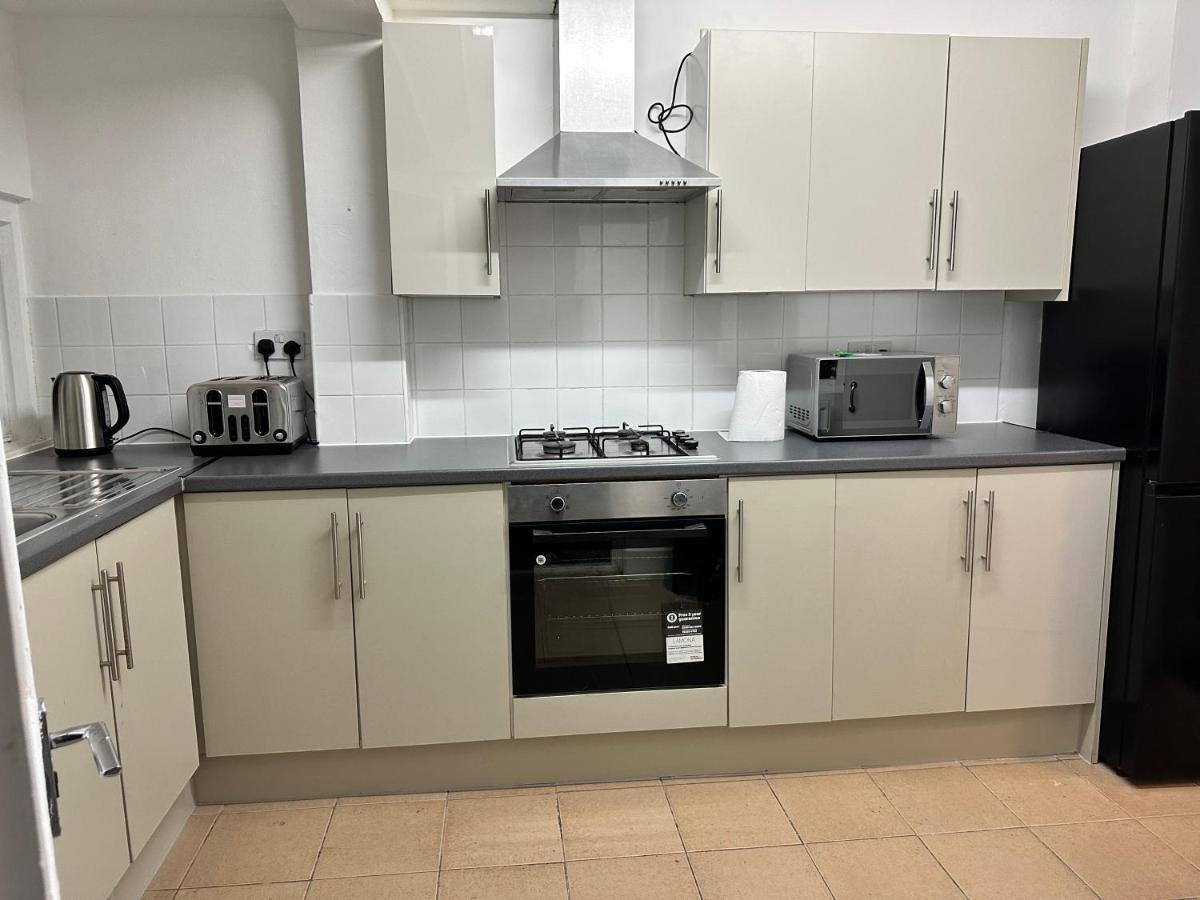 3 Bedroom House With Garden In Tottenham Londen