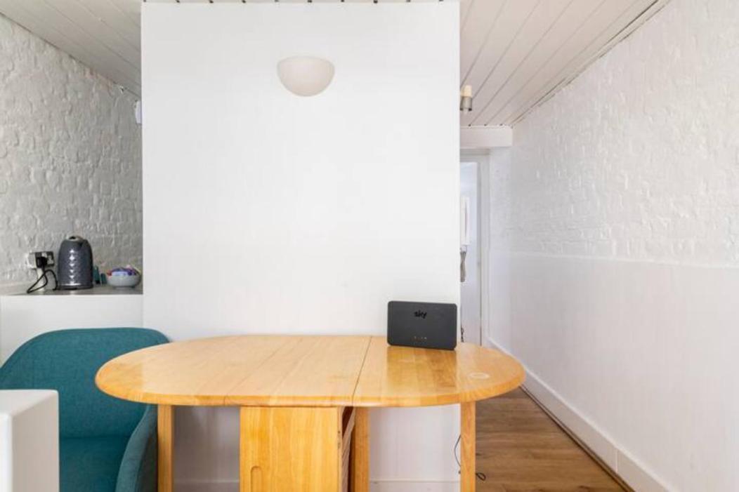 Cozy 2 Bedroom Flat - Sleeps 6 * Londen