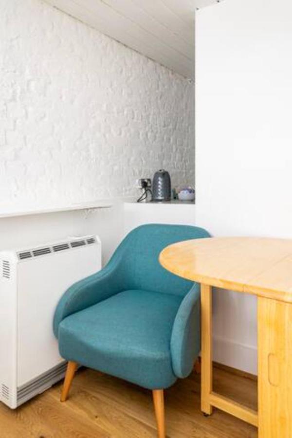 Cozy 2 Bedroom Flat - Sleeps 6 Londen