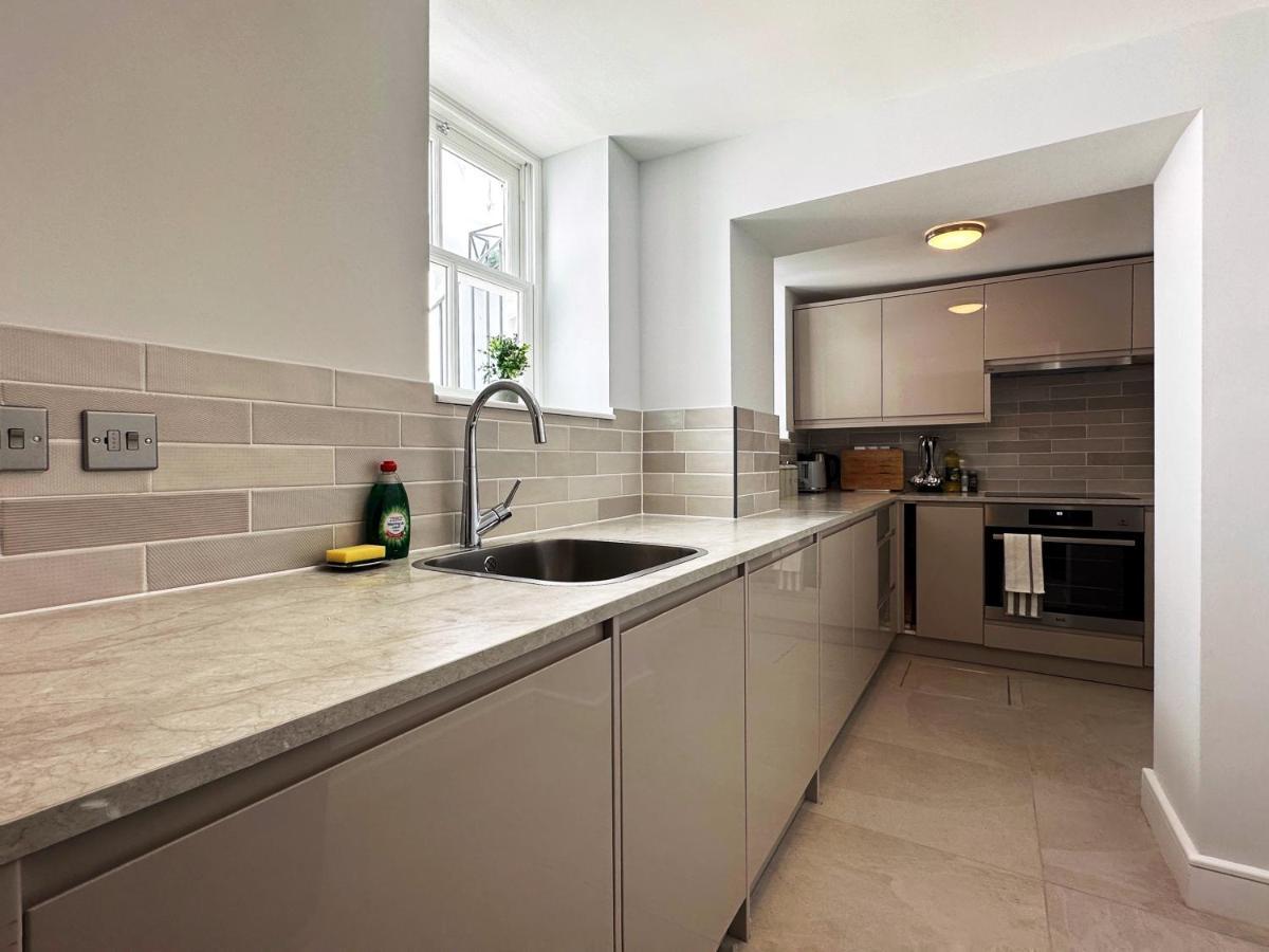 Kevins Place Near Paddington Apartment London