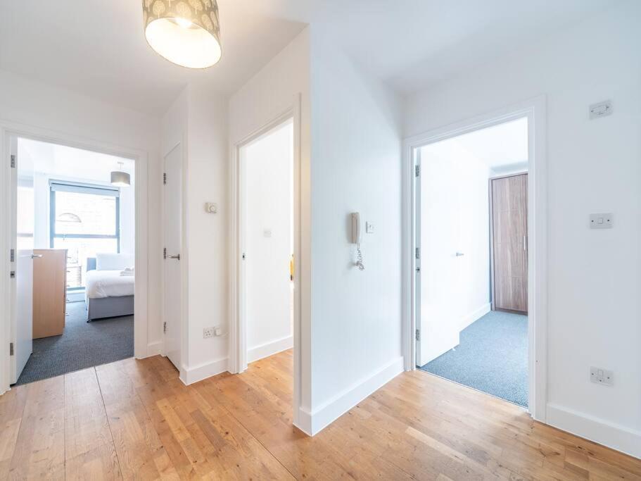 Bright & Modern 2-bed In Vibrant East * Londen