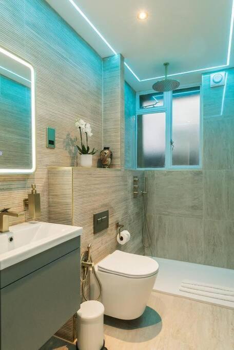 Fitzrovia 4 *