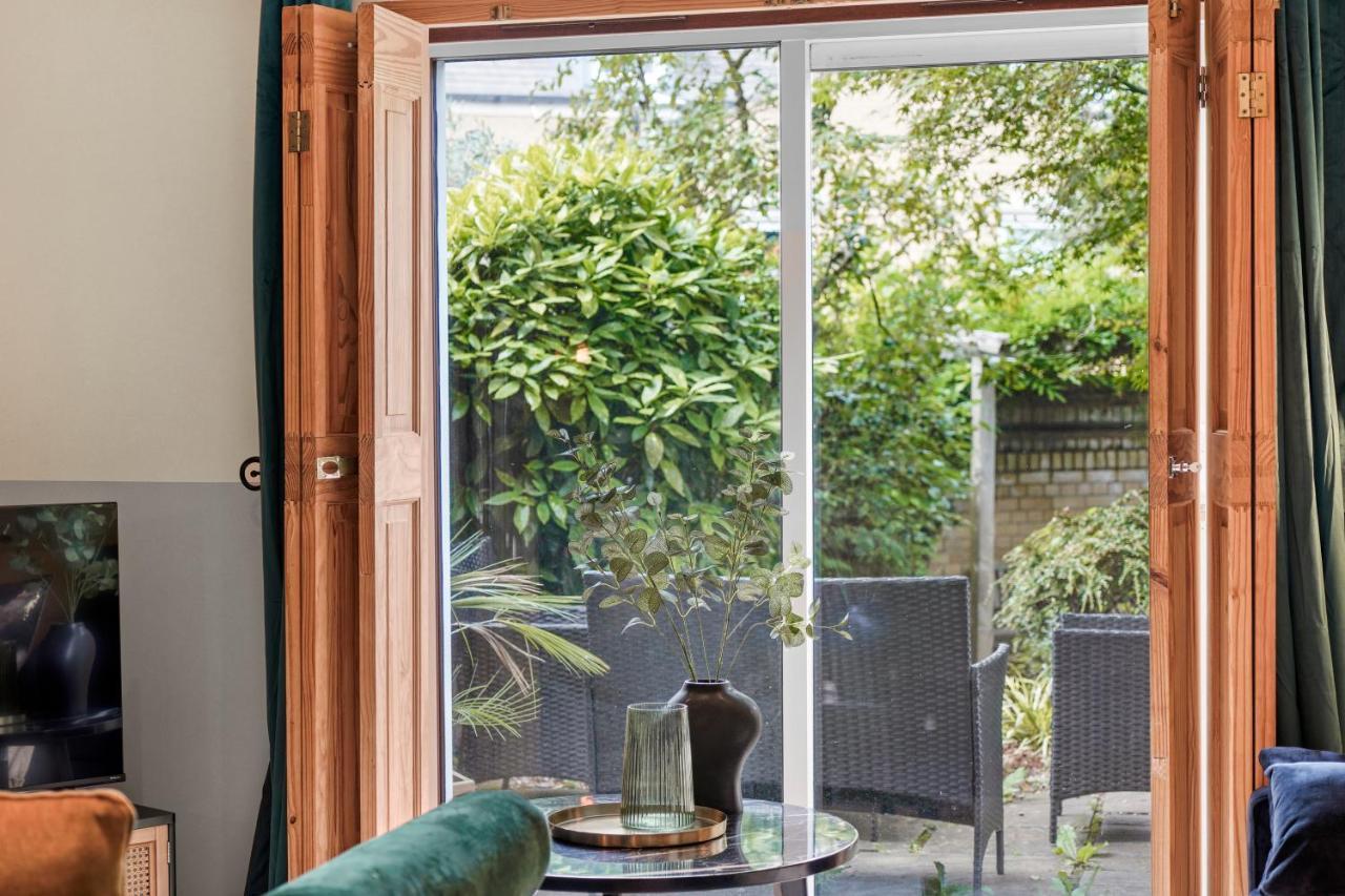 Ferienhaus Stunning Central 2 Bed Parking & Garden