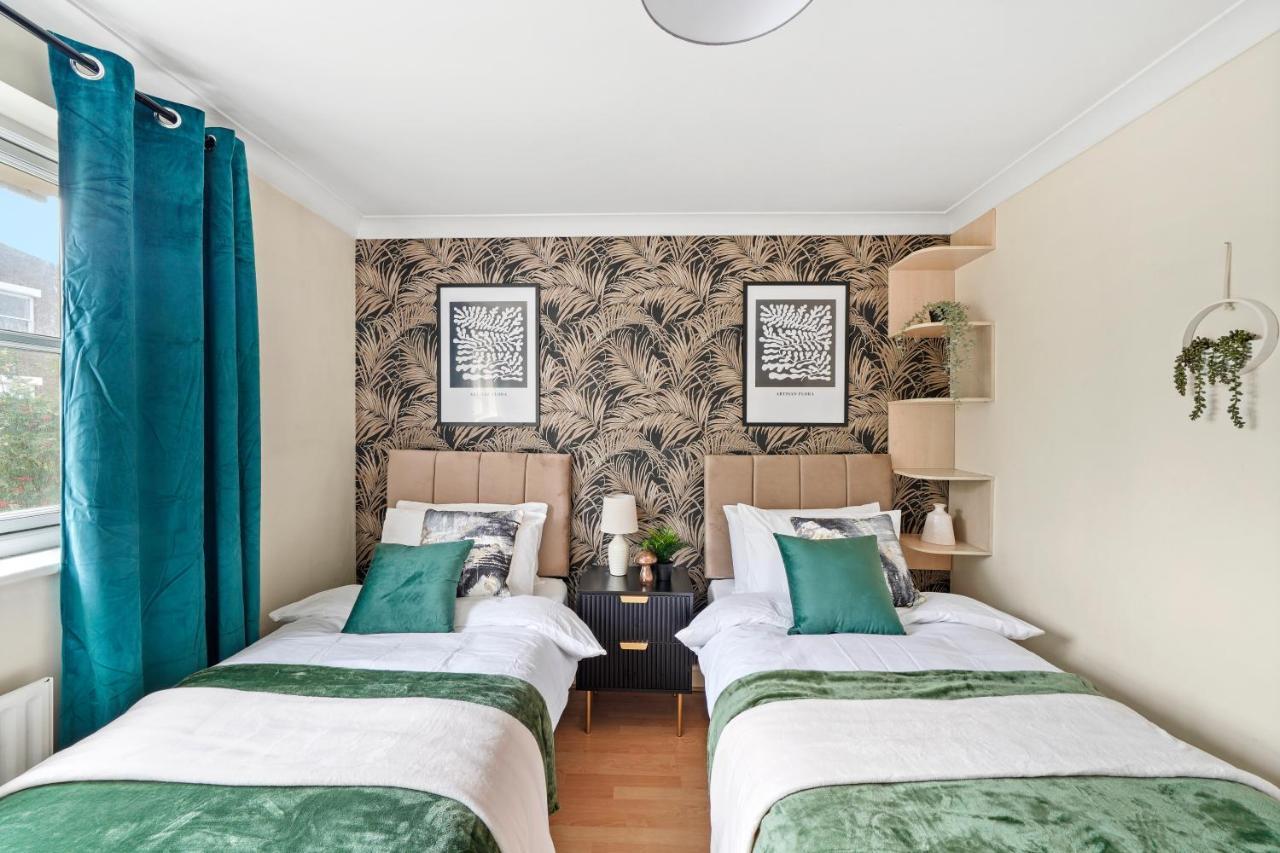 Ferienhaus Stunning Central 2 Bed Parking & Garden