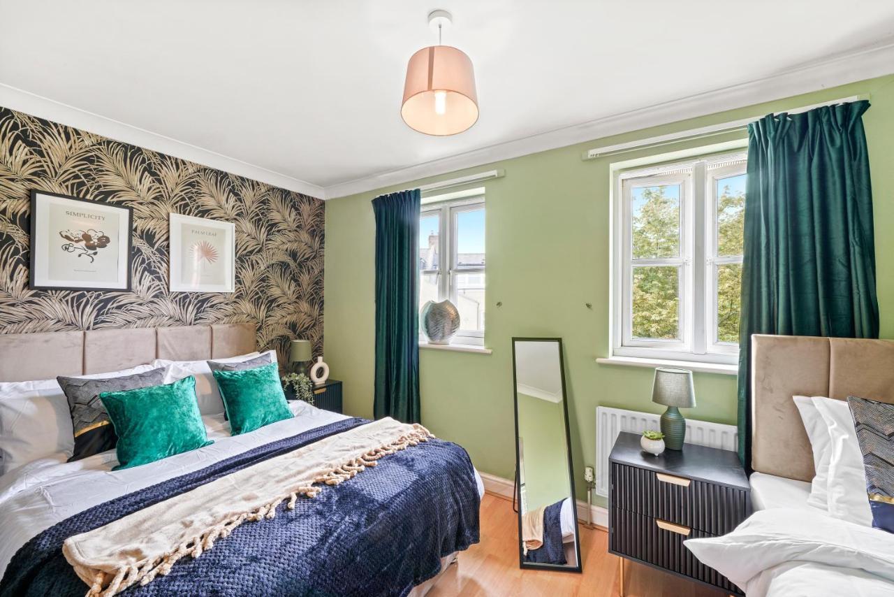 Ferienhaus Stunning Central 2 Bed Parking & Garden