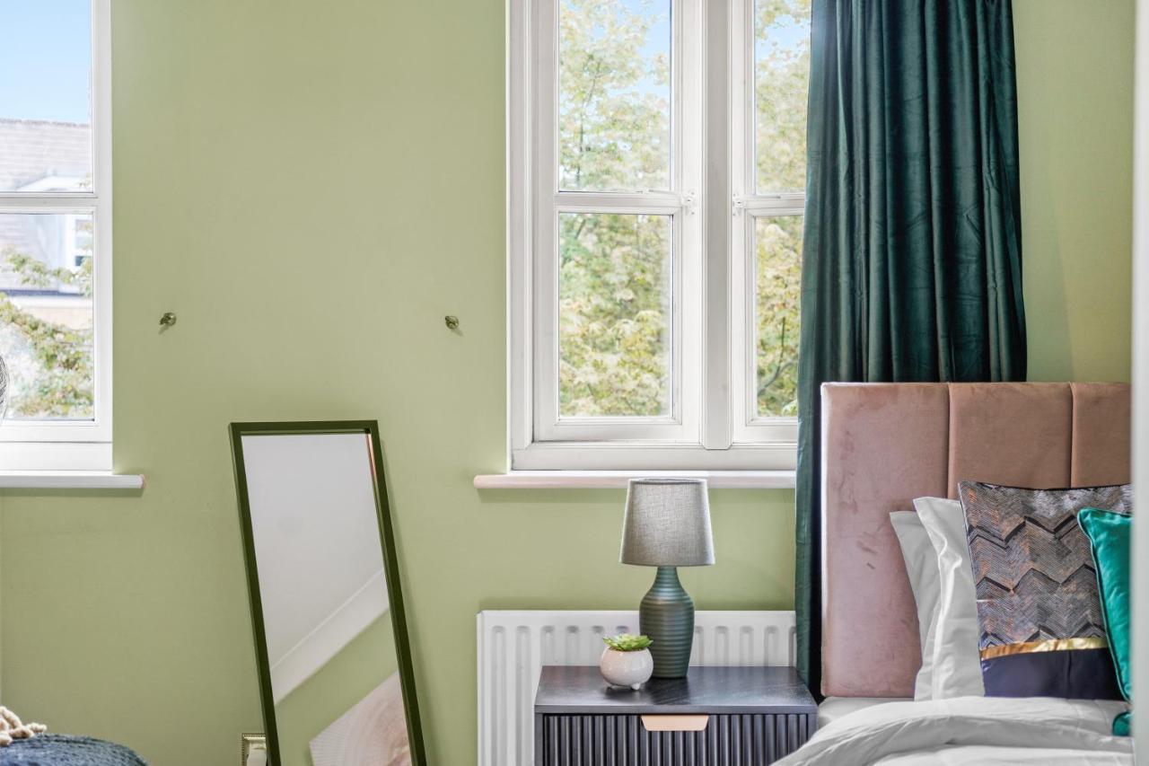 Stunning Central 2 Bed Parking & Garden London