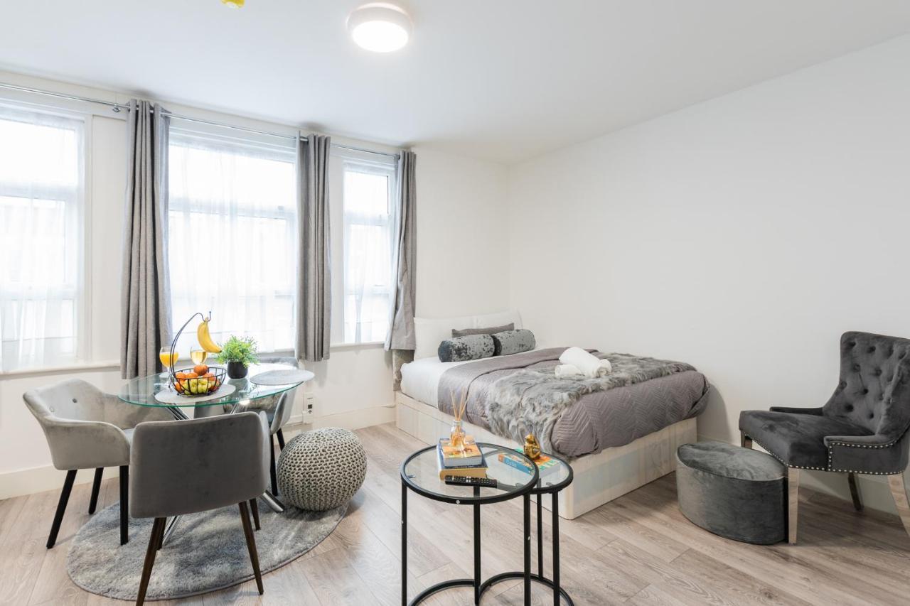 Newly Refurbished In Kensal F London