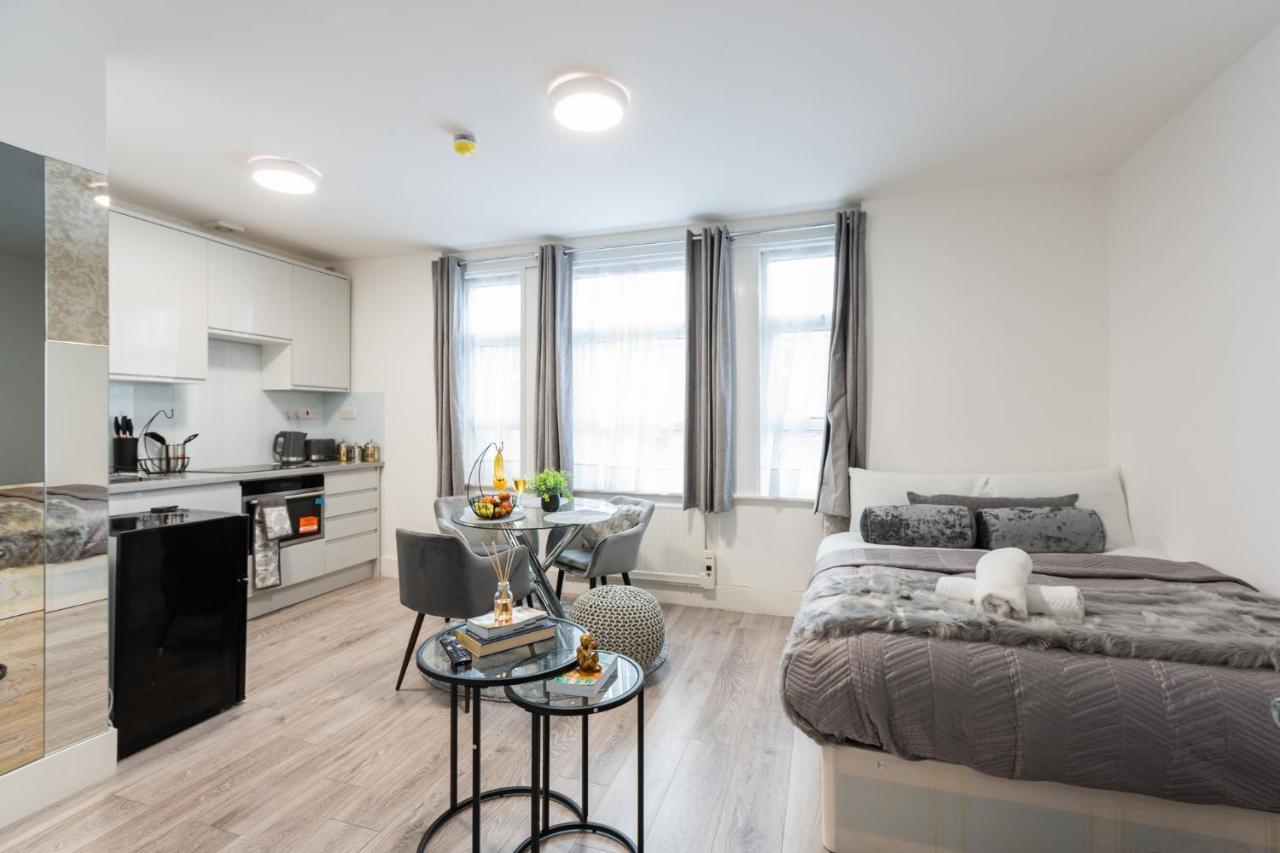 Newly Refurbished In Kensal F * London
