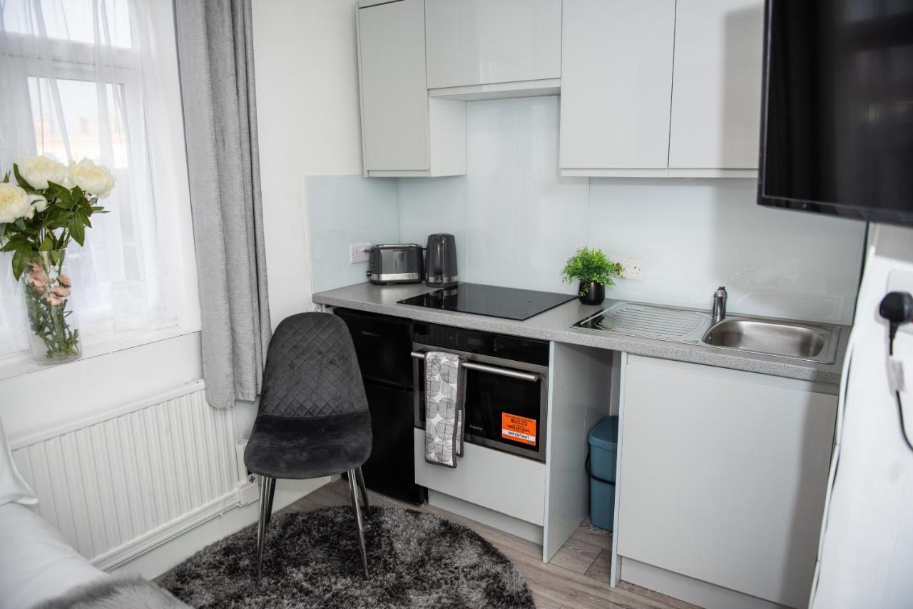 Small But Cozy Studio, Great Tube Connection London