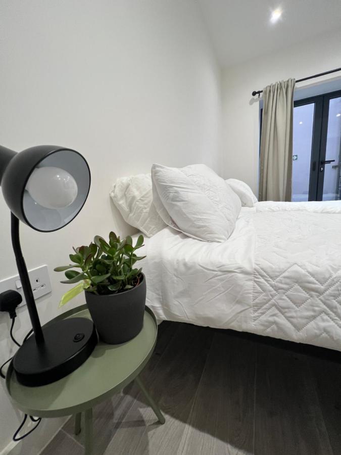 Leilighet Lovely 1-bedroom Flat With Patio London