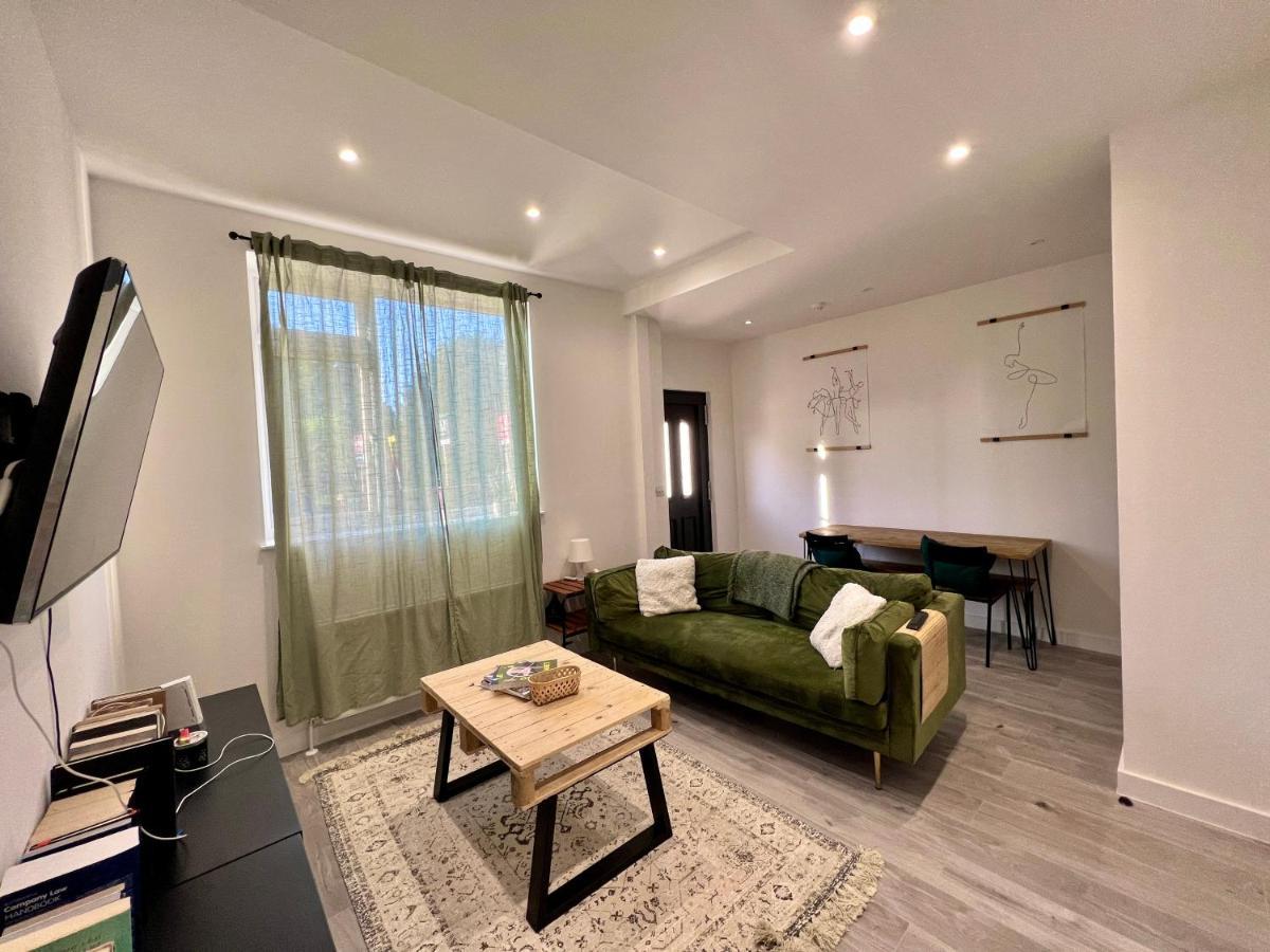 Lovely 1-bedroom Flat With Patio Leilighet