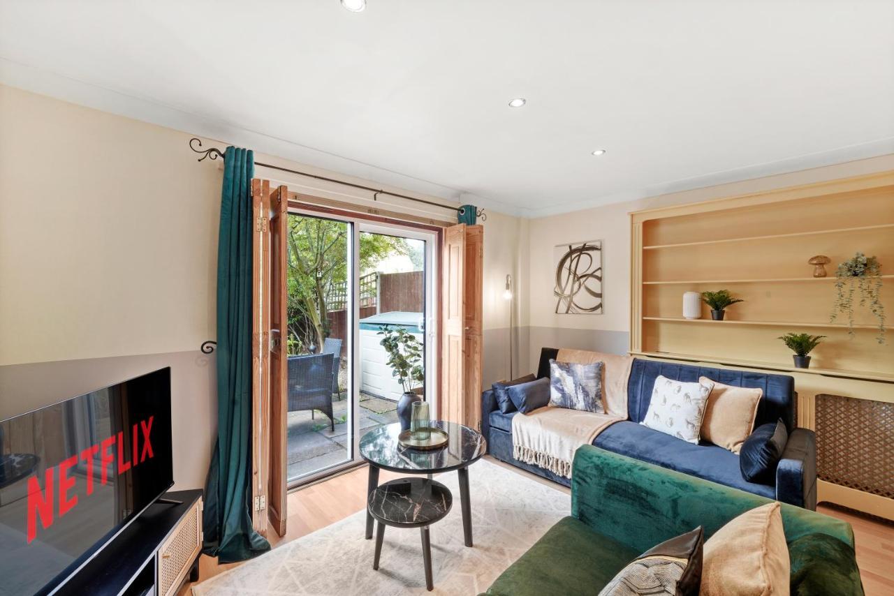 Stunning Central 2 Bed Parking & Garden * London
