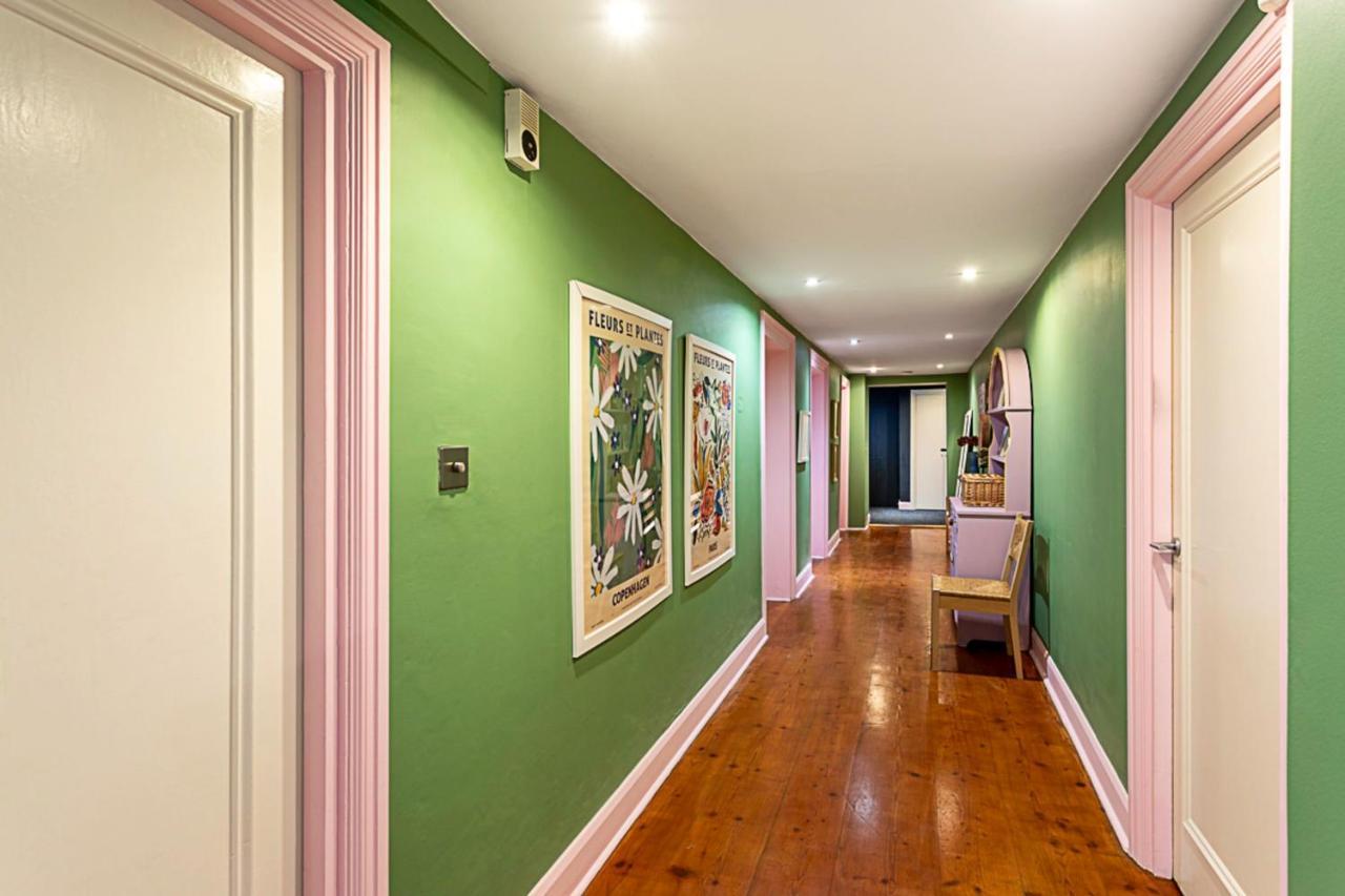 Style Three Bedroom House Apartment