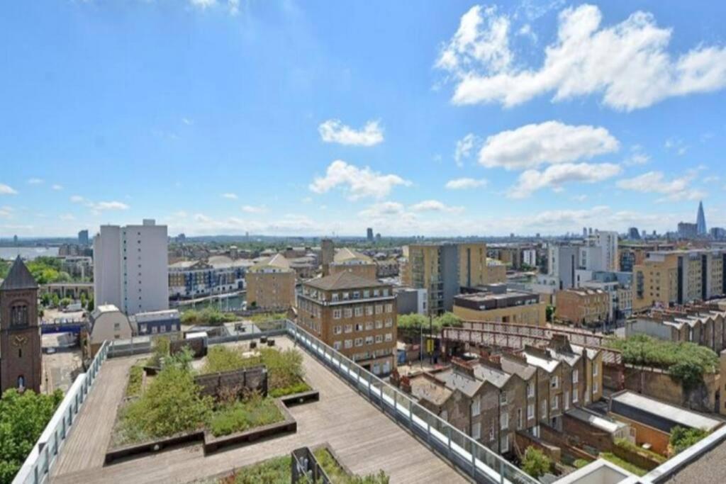 Apartment Spacious 3 Bed With Views In Limehouse *