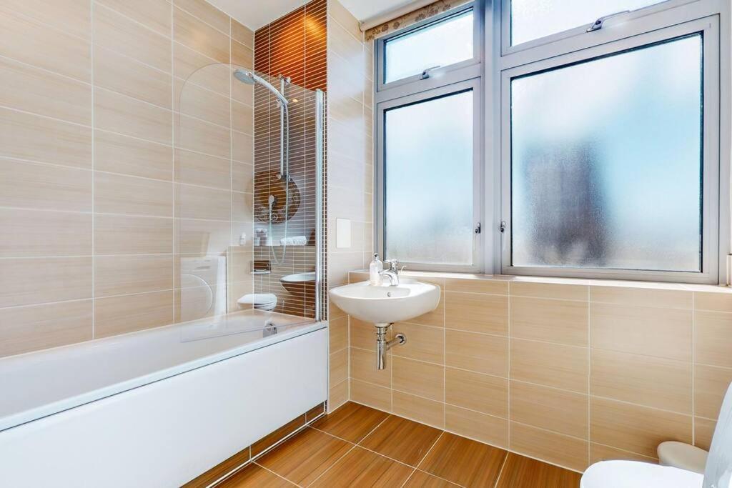 Apartment Spacious 3 Bed With Views In Limehouse London