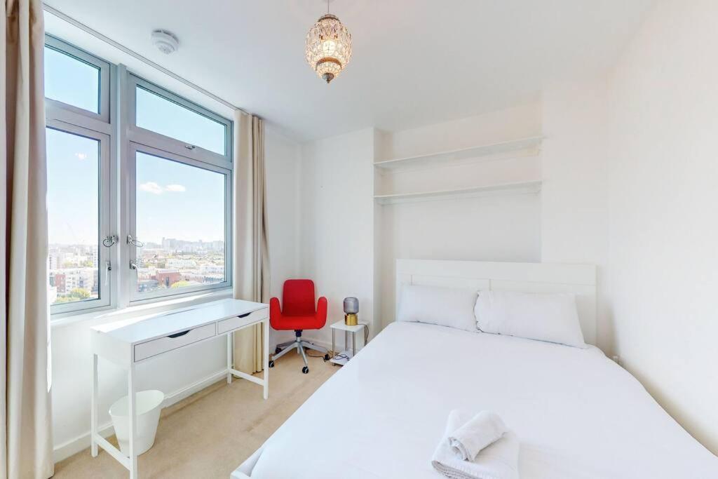 Spacious 3 Bed With Views In Limehouse London
