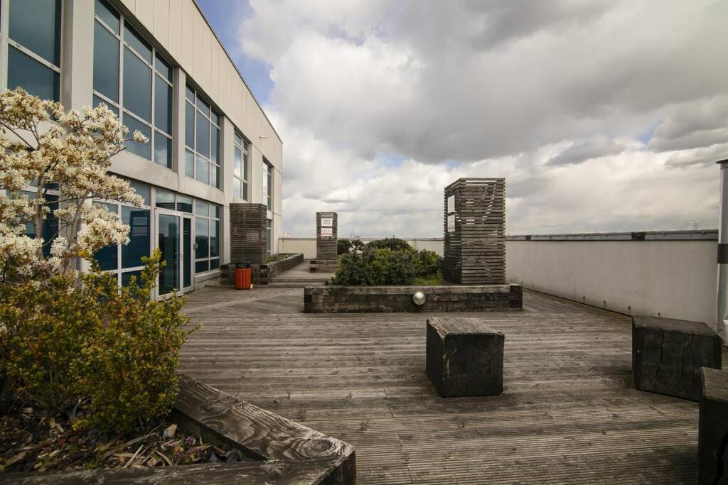 Apartment Spacious 3 Bed With Views In Limehouse *