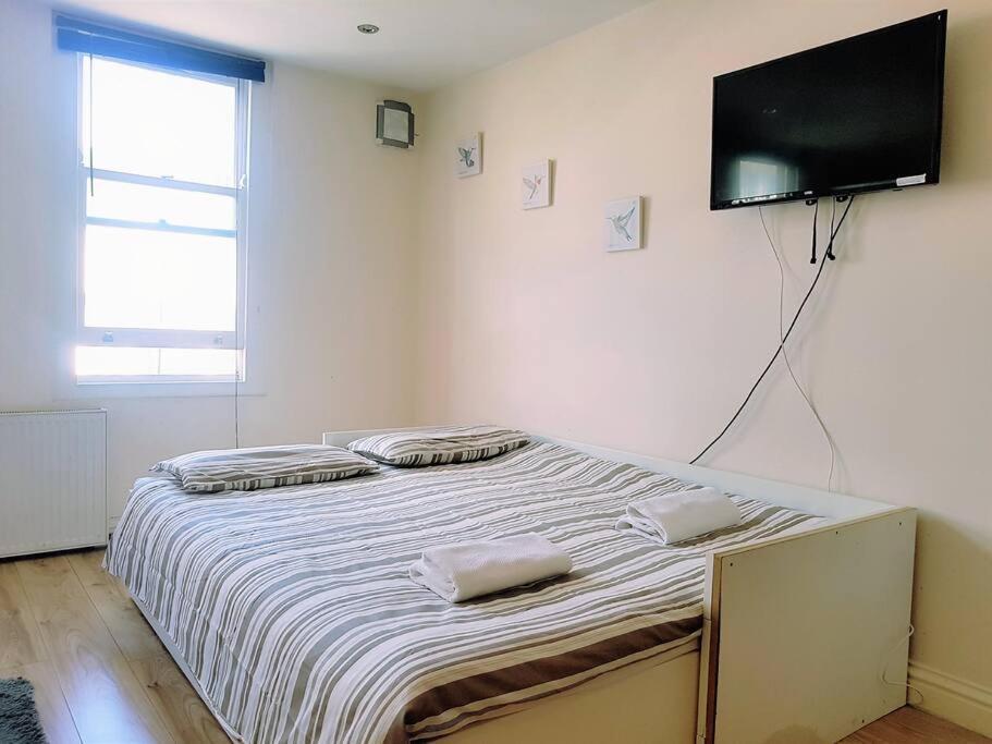 Cosy Flat In Great Locationin Apartment *