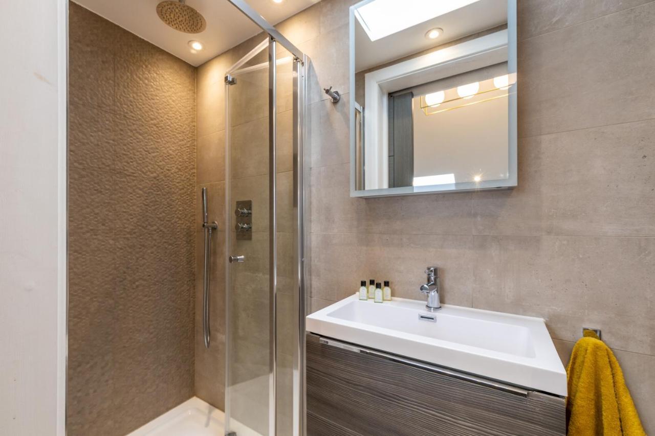 Apartment Beautiful 2-bed In London