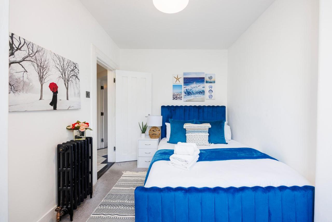 2 Bed Apartment London