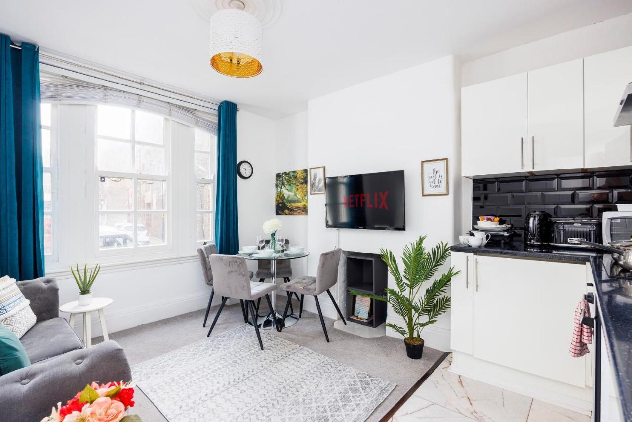 2 Bed Apartment *