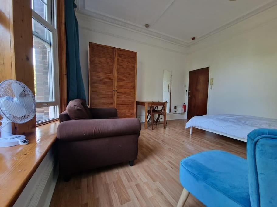Bright Well Located Flat Apartment London