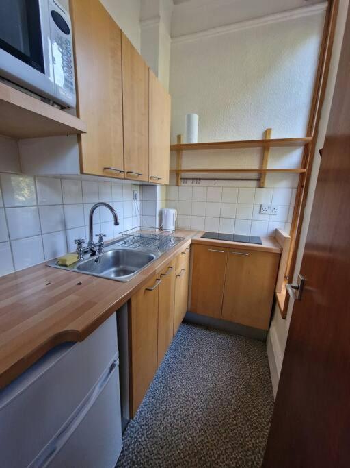 Bright Well Located Flat London