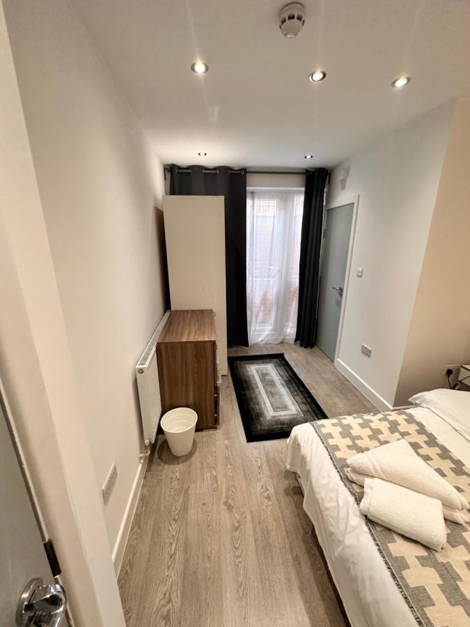 Double And Single In Bromley By Bow Londres