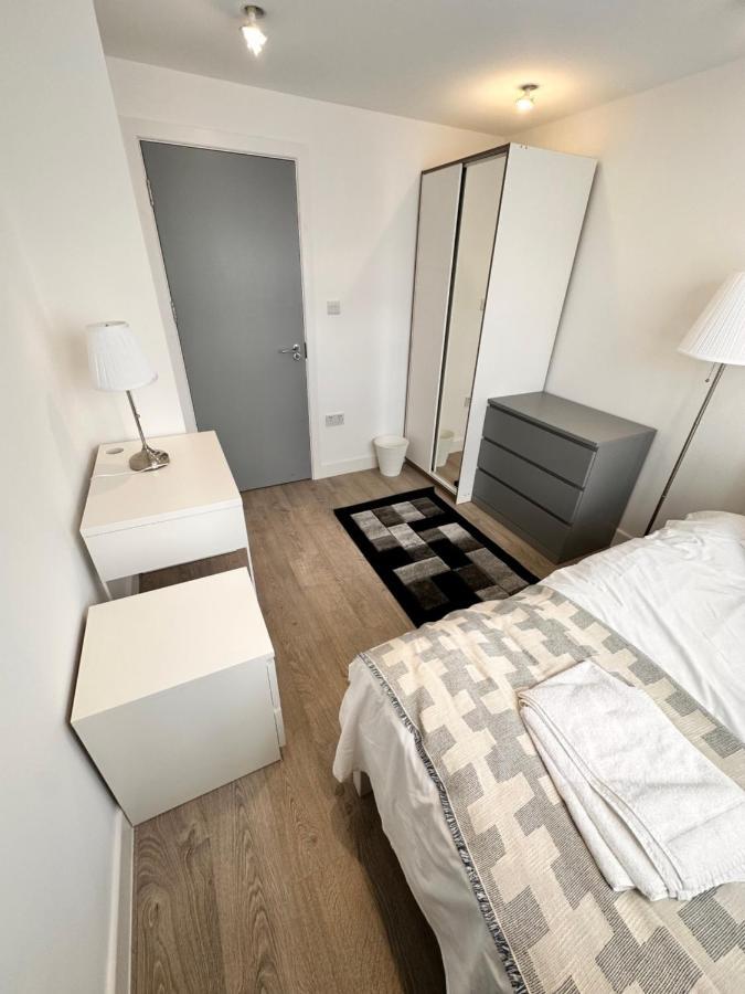 Double And Single In Bromley By Bow Pensión *