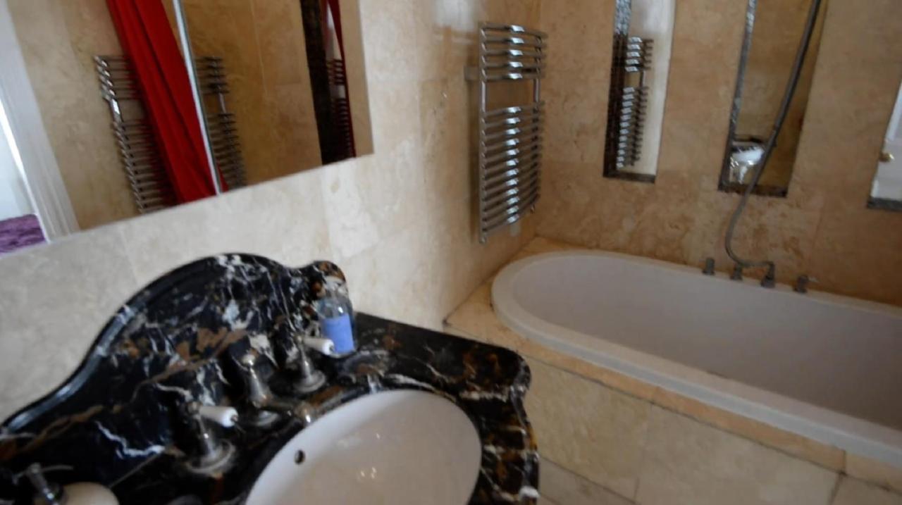 Beautiful 2-bed Flat In * London