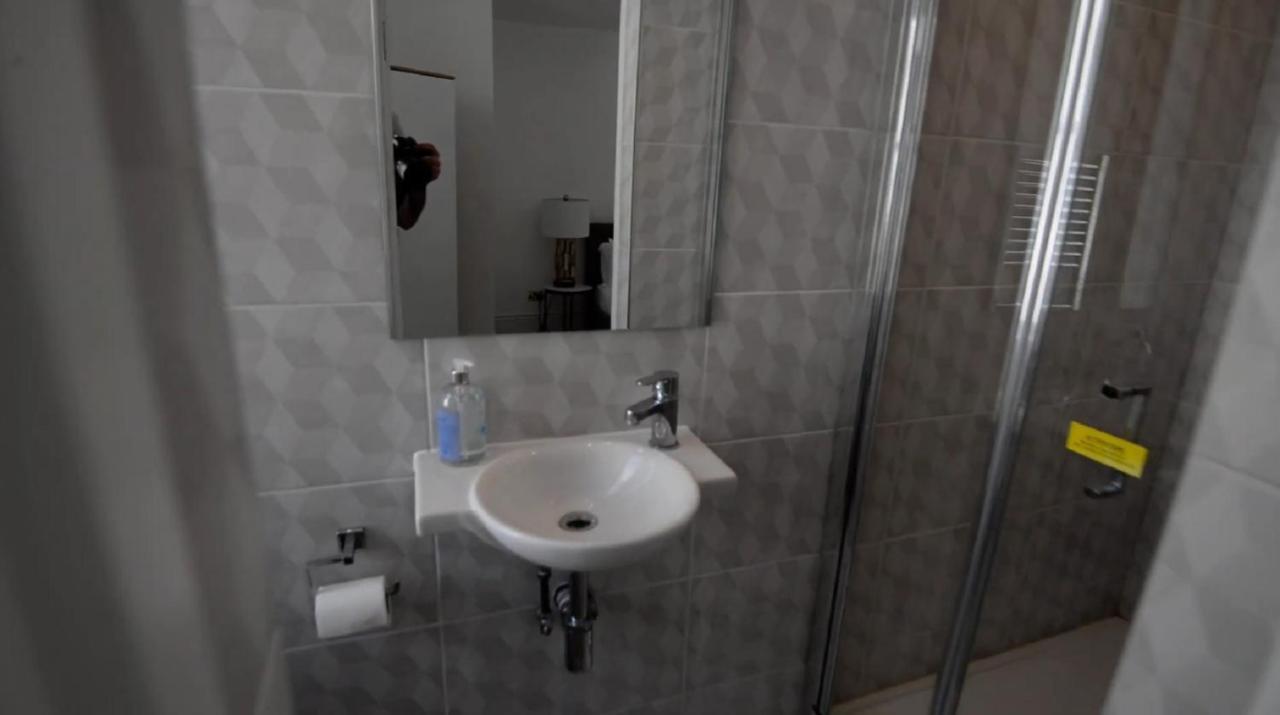 Beautiful 2-bed Flat In London