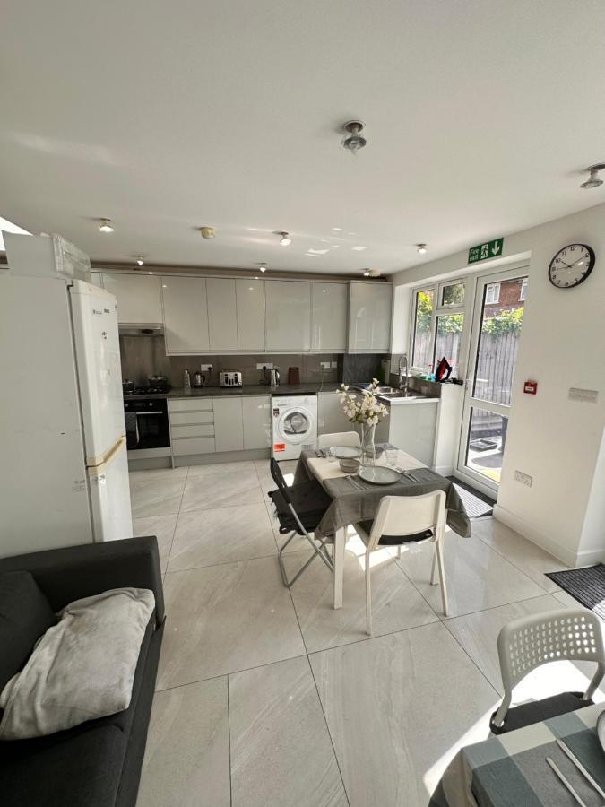 Double And Single In Bromley By Bow