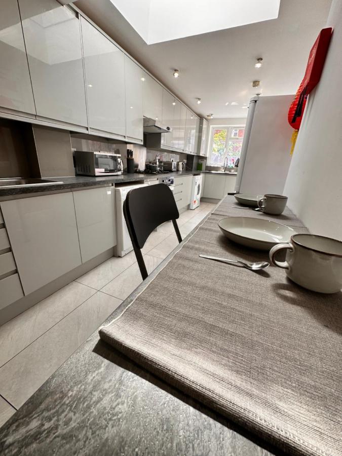 Double And Single In Bromley By Bow Pensión *
