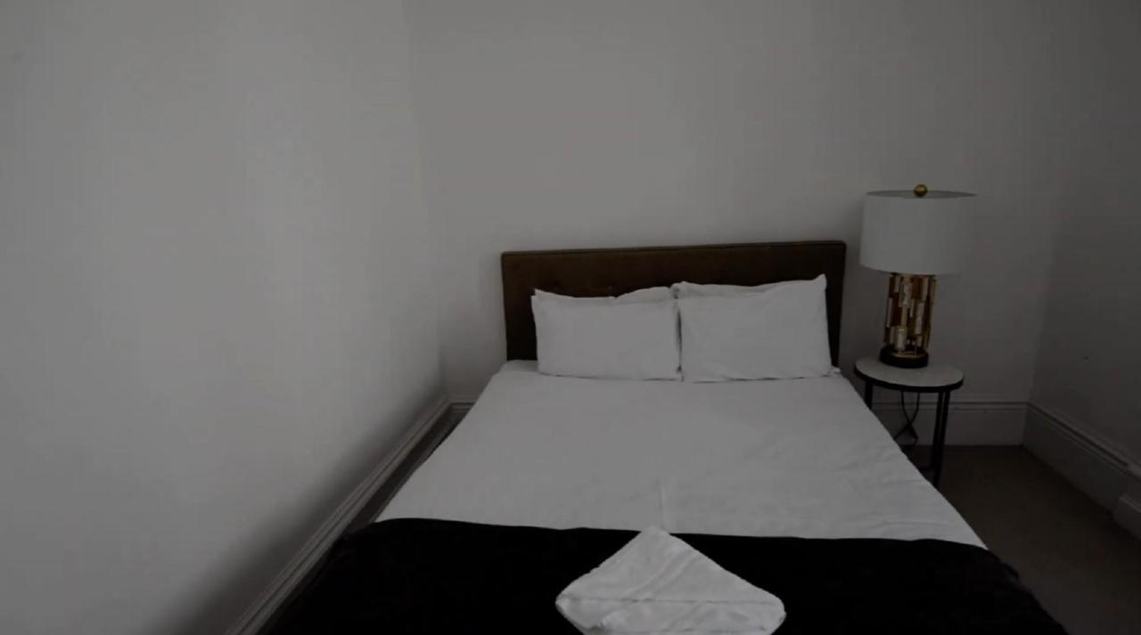 Beautiful 2-bed Flat In *